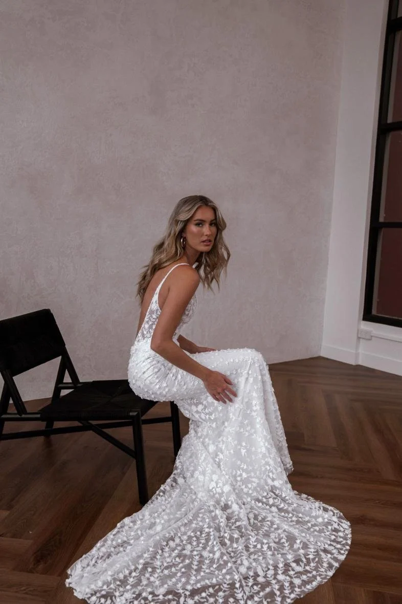 lace tight fitting wedding dress Luxury Lace Long Sleeve Mermaid Form Fitting Wedding Dress with Elegant Train Plus Size Size 10 main image 1