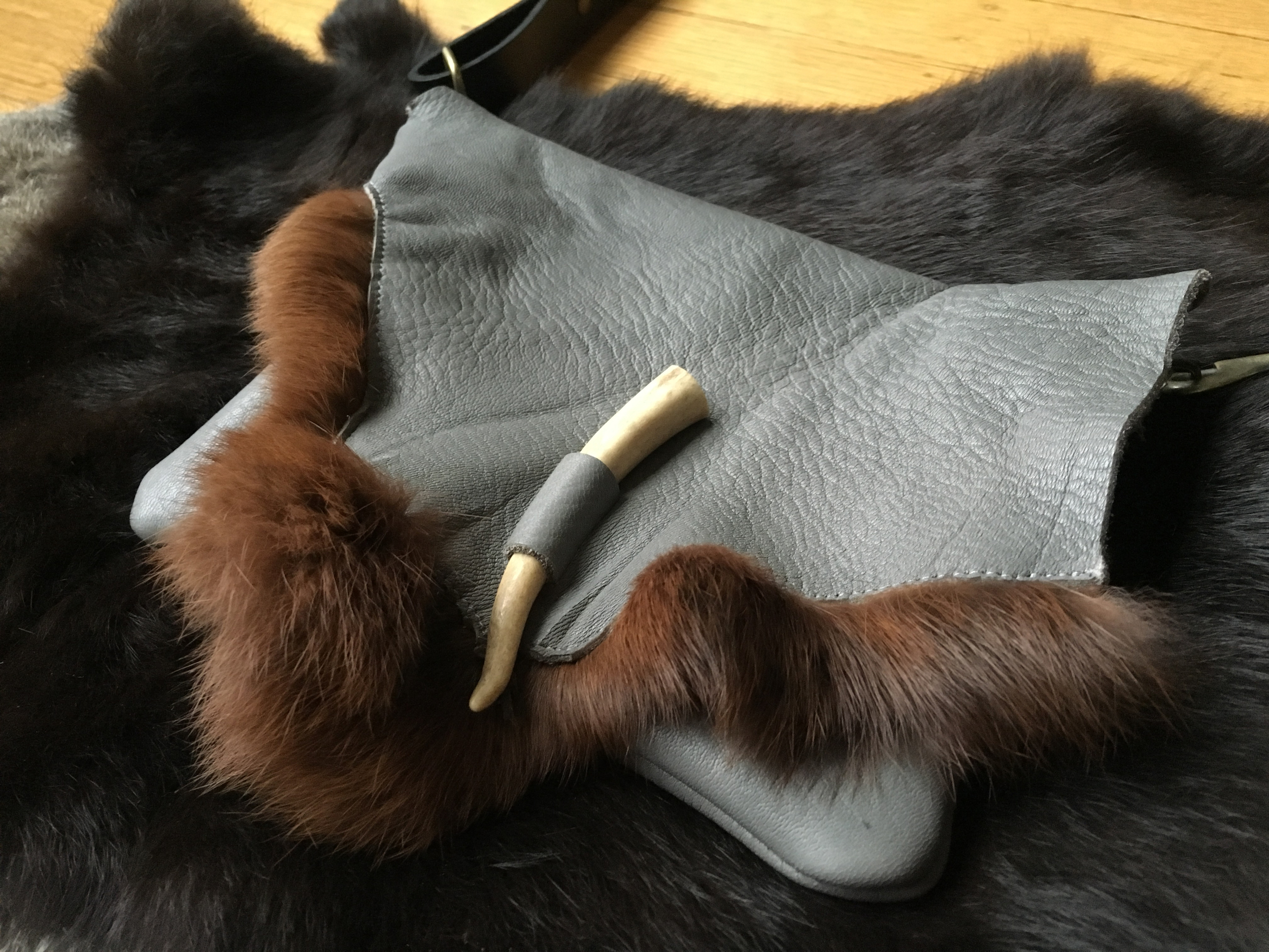 "Reynard" Small Messenger Bag