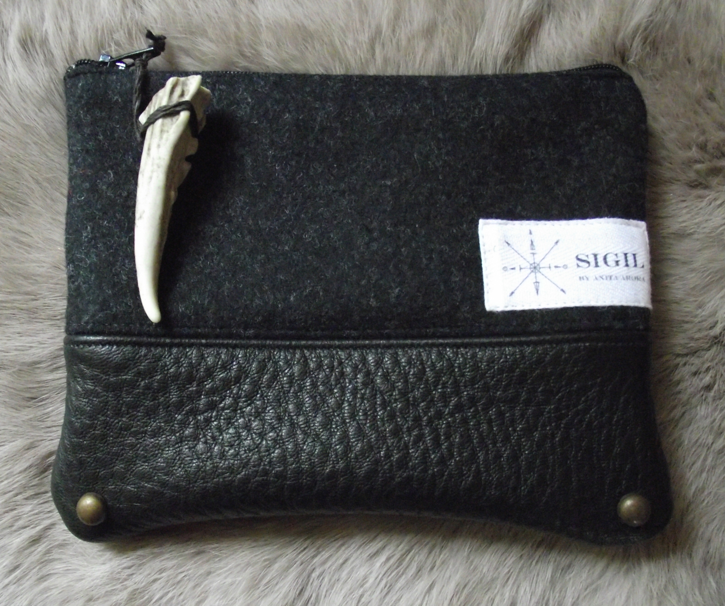 Medium-Size Pouches