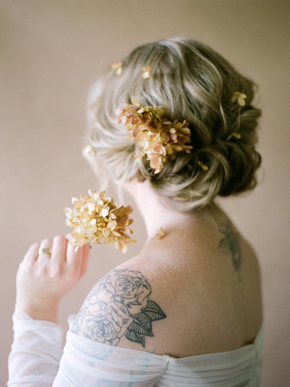 Fall wedding dried hydrangeas florals - Christine Gosch - Film photographer-6.jpg