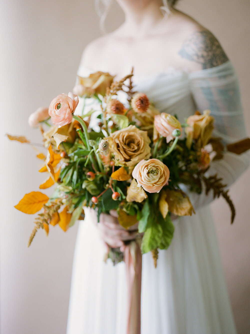 Fall wedding dried hydrangeas florals - Christine Gosch - Film photographer-7.jpg