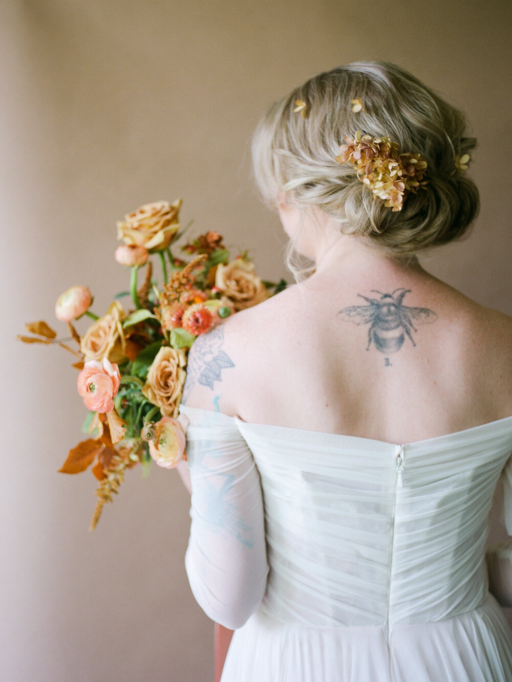 Fall wedding dried hydrangeas florals - Christine Gosch - Film photographer-21.jpg
