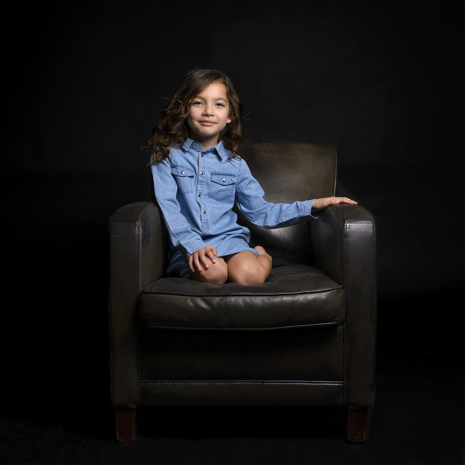 Leather chair series portret audrina.jpg