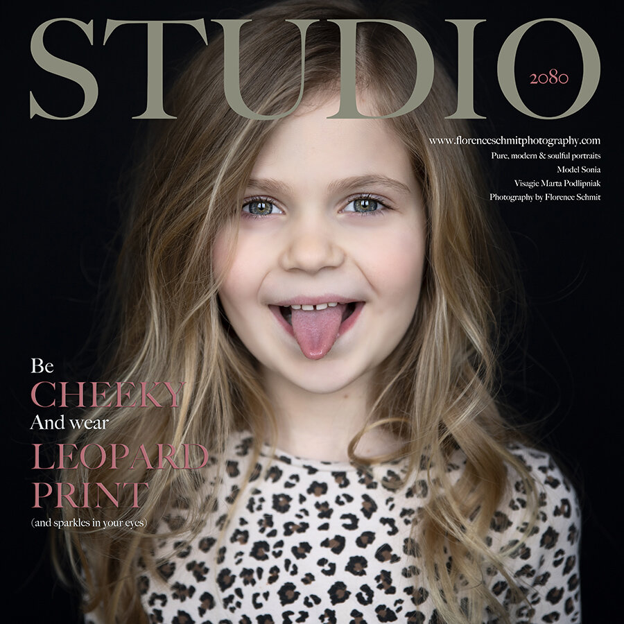 On the cover of a magazine model portfolio zwartwit foto kind meisje.jpg