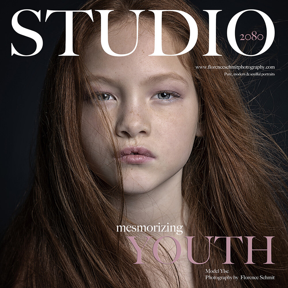 On the cover of a magazine model portfolio zwartwit foto meisje rood haar.jpg