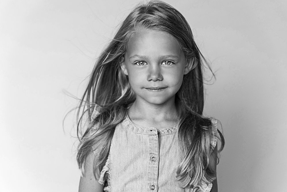 portfolio fotoshoot model bureau meisje portret zwartwit studio.jpg