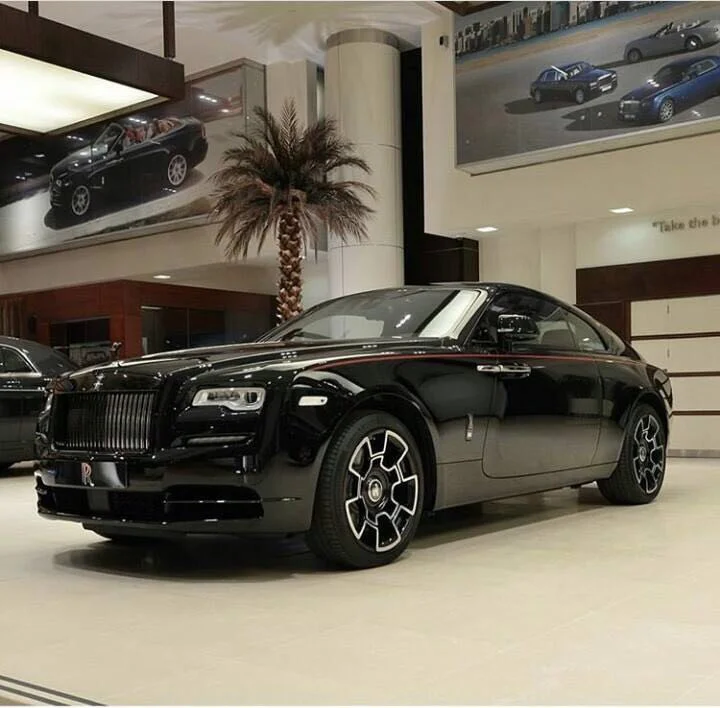 Chase the night Rolls-Royce Wraith Black Badge جرأة اكثر، شجاعة اكثر، اغمق اكثر رولز رويس راث بلاك