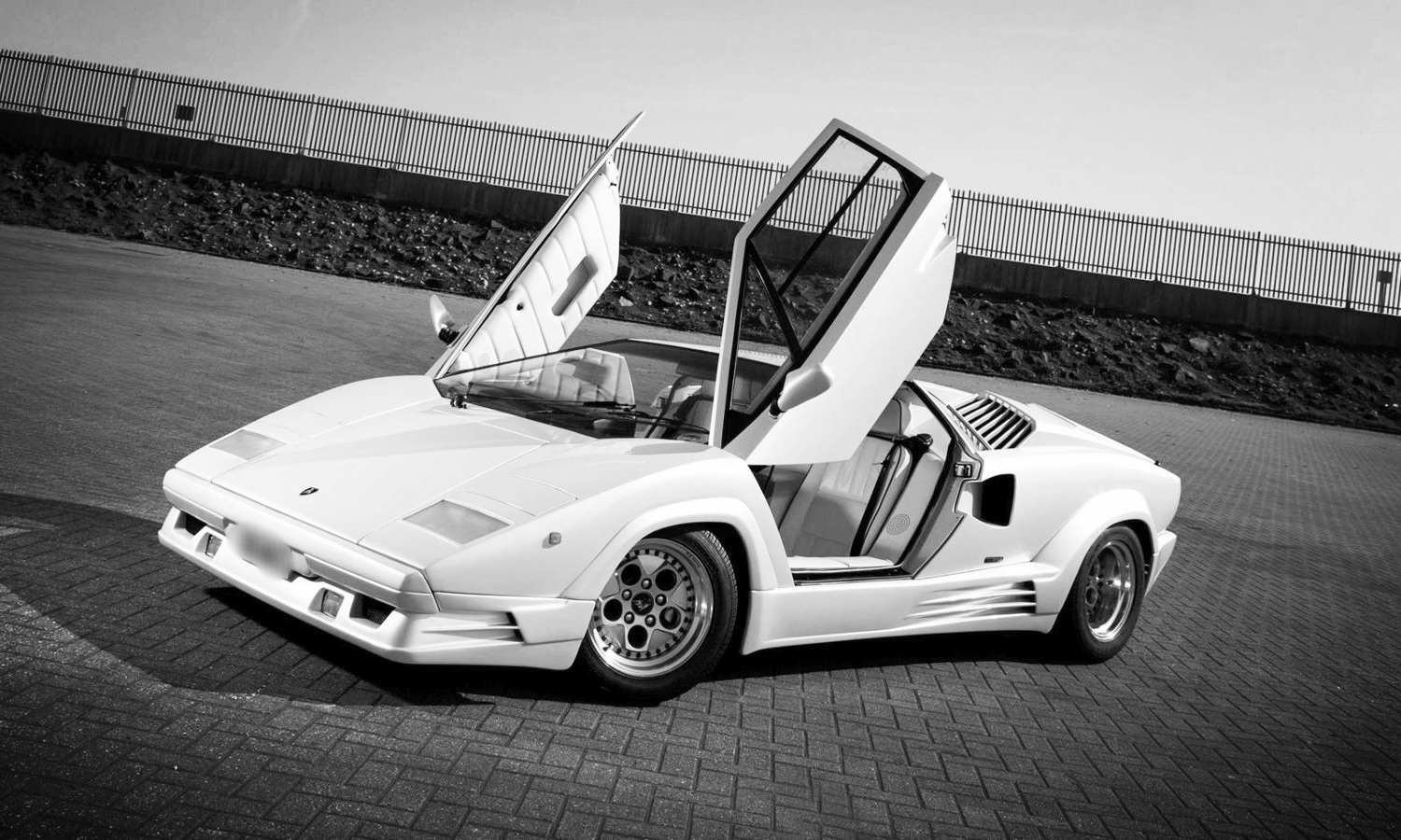 lamborghini-countach-1080p-background_1_1600x900.jpg