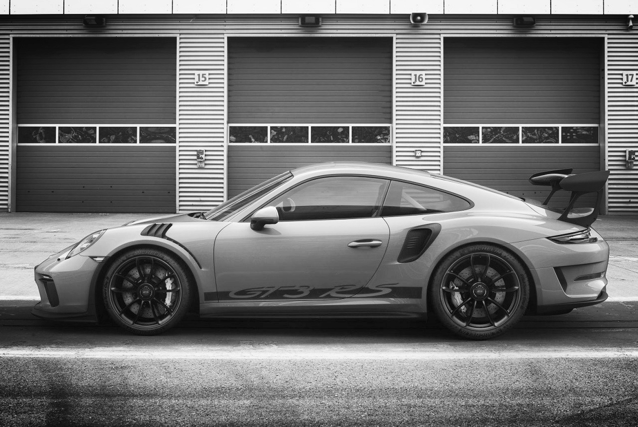 2019-Porsche-911-GT3-RS-6.jpg