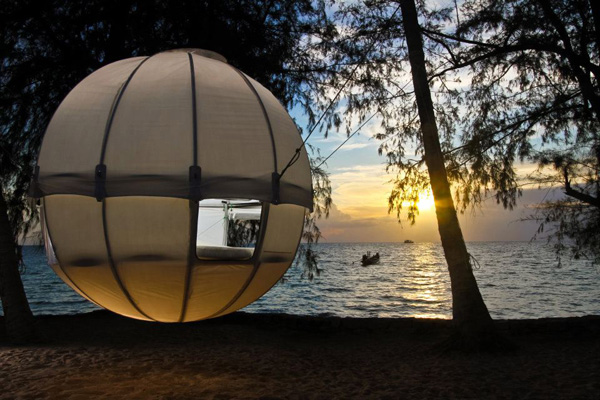 Cocoon-Tree-Tent-www.mensgear.net-cool-gear-tech-mens-gadgets-grooming-style-gizmos-gifts-gift-ideas-travel-alexa-entertainment-google-auto-cars-rides-watches-babes-nude-xxx-ass-pussy-blog-.jpg