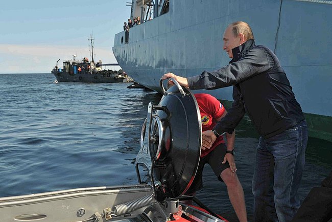 Russian-President-entering-the-C-Explorer-5-by-U-Boat-Worx.jpeg