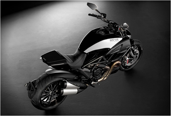 ducati-diavel-cromo-2.jpg