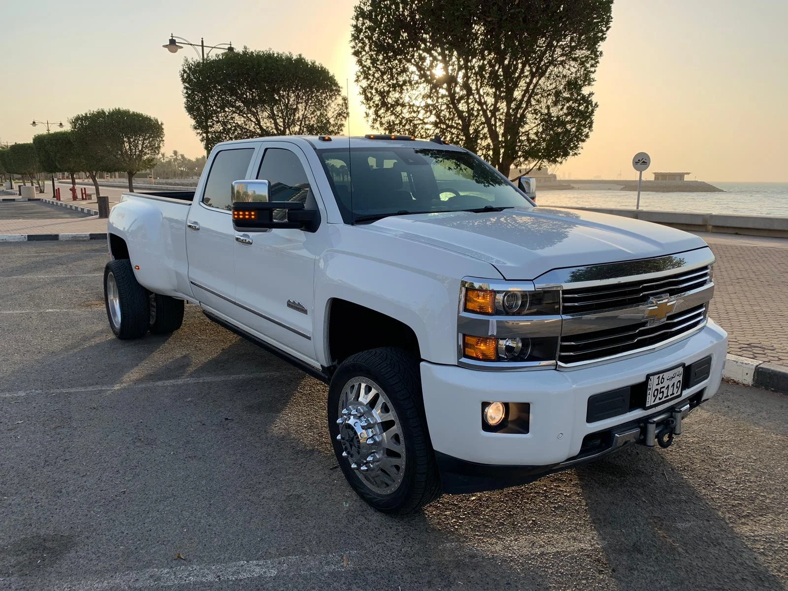 Chevrolet silverado 3500hd 2015 شفروليه سلفرادو ٣٥٠٠اج دي ٢٠١٥