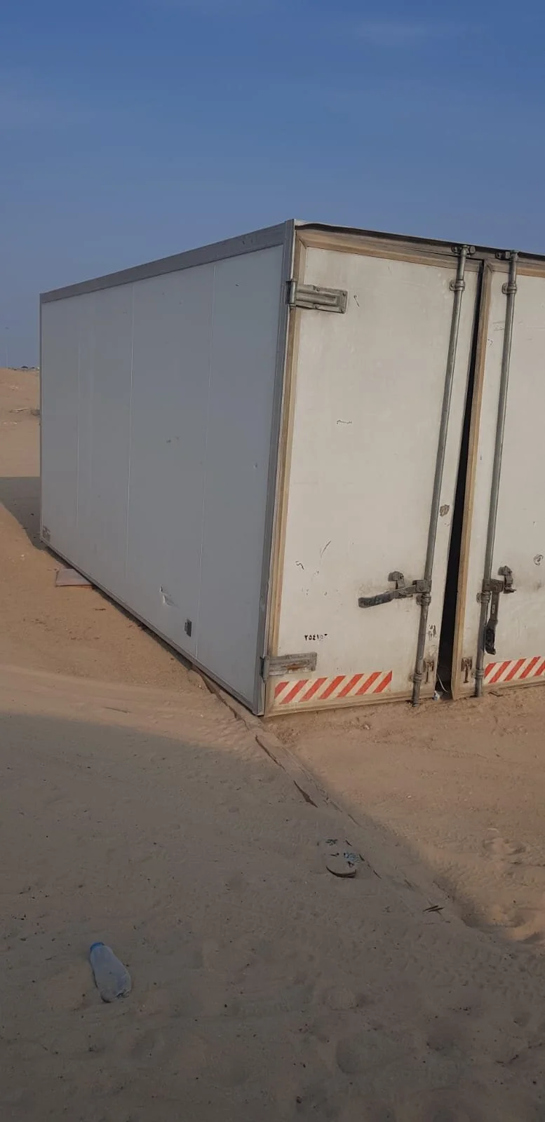 For sale half lorry box للبيع صندوق للهاف لوري