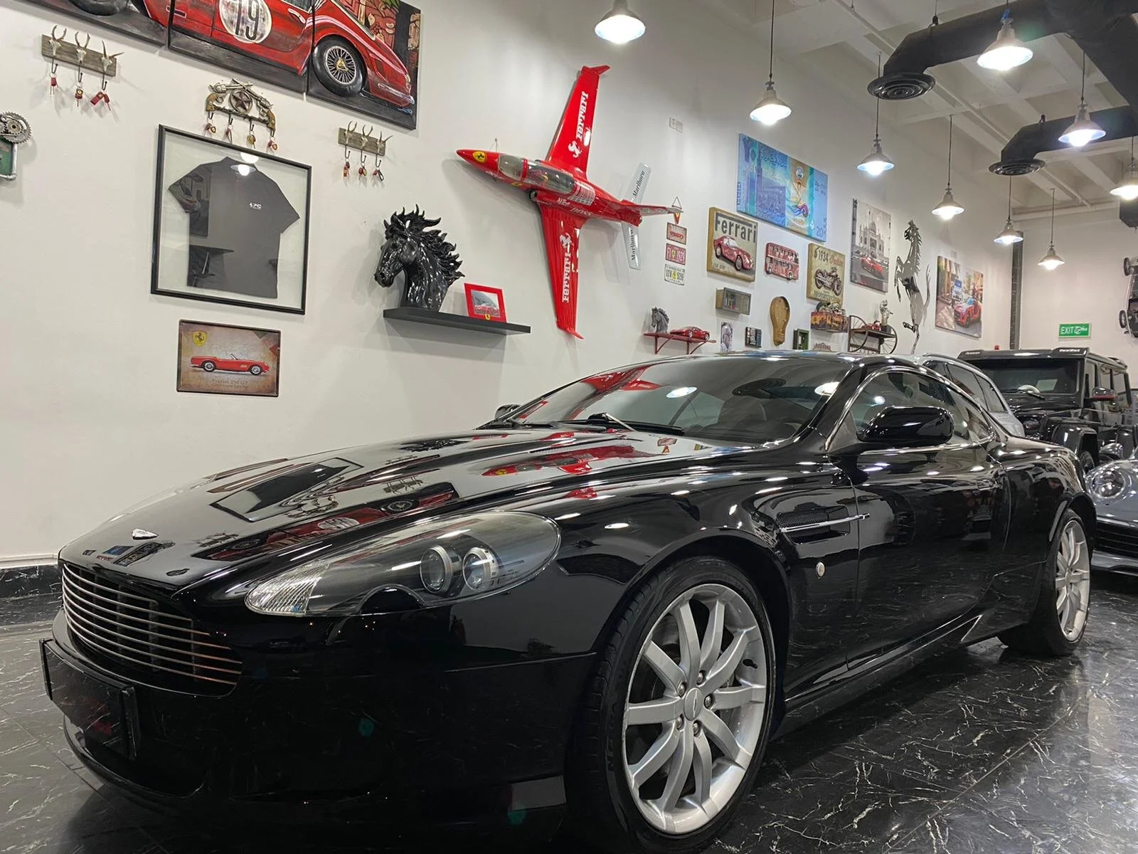 Aston martin db9 2005 استون مارتن دي بي٩ ٢٠٠٥