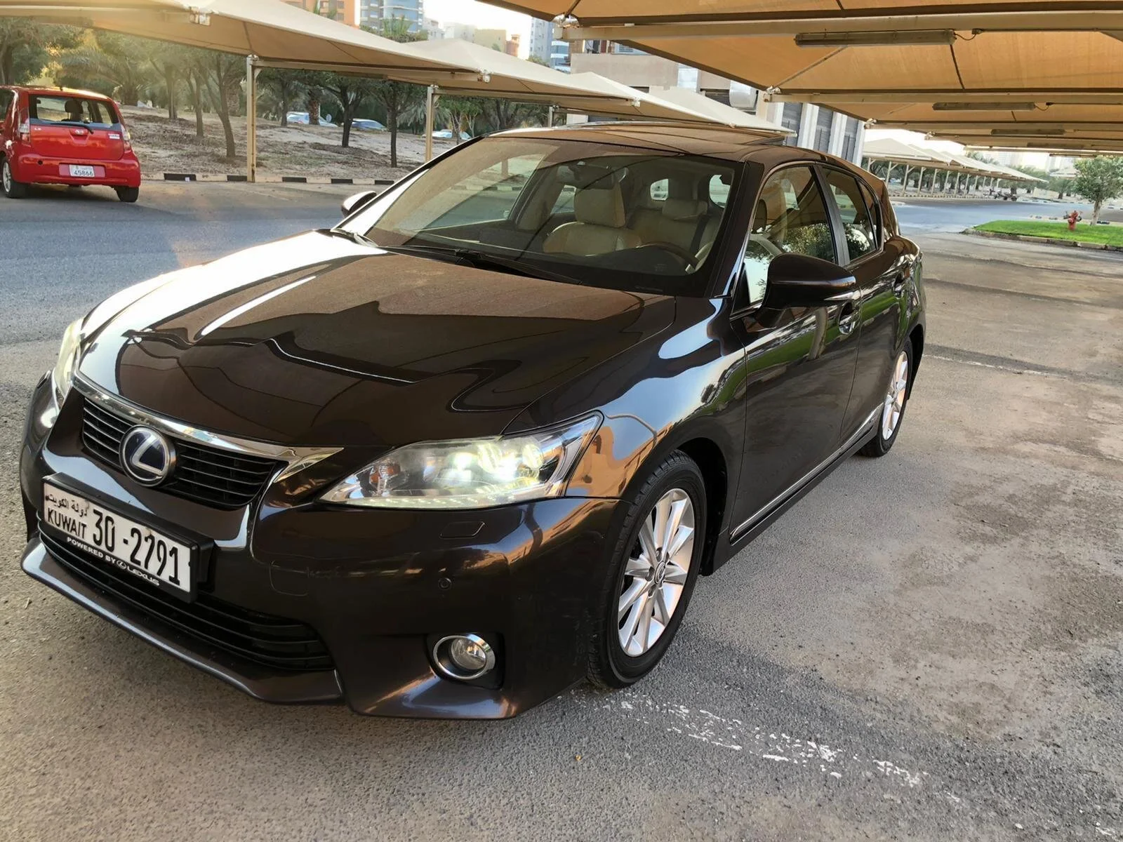 Lexus ct200h لكزس سي تي٢٠٠ اتش