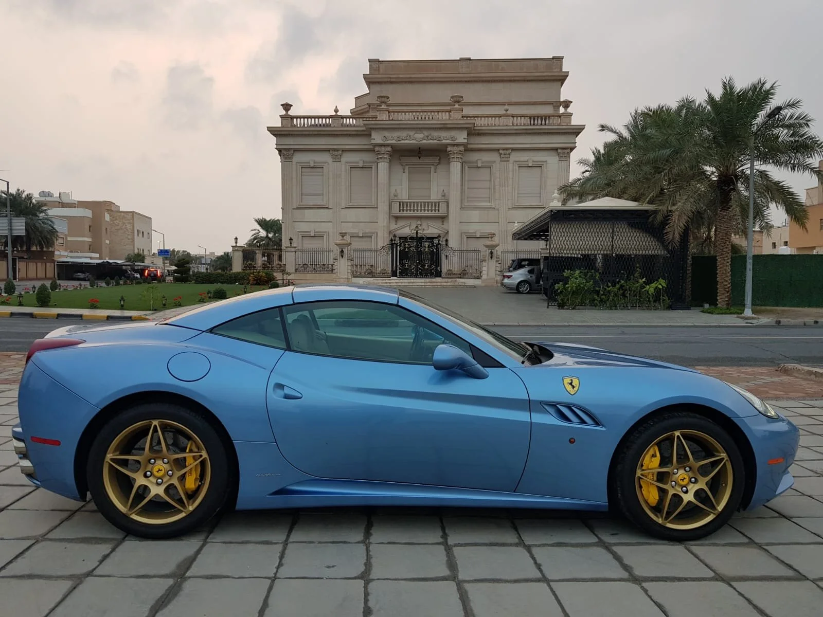 Ferrari california 2013 فيراري كاليفورنيا ٢٠١٣