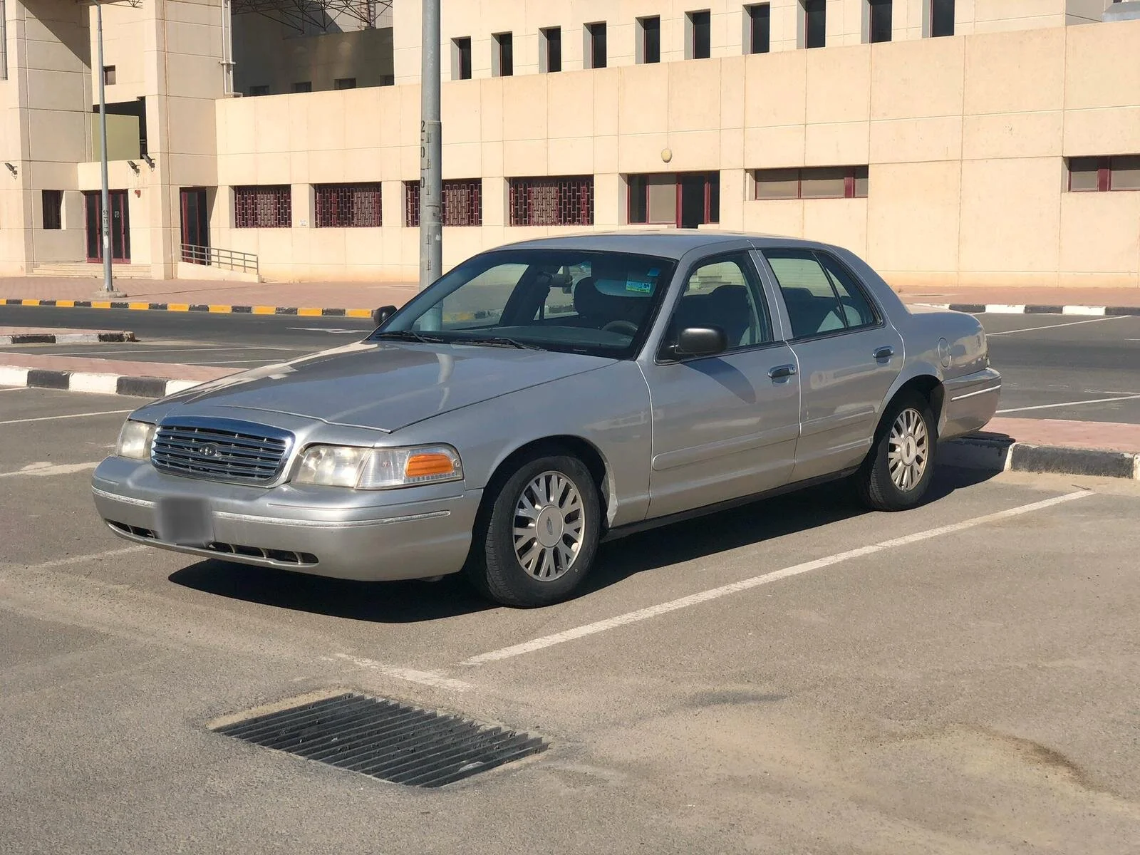 Ford crown victoria 2005 فورد كراون فيكتوريا ٢٠٠٥