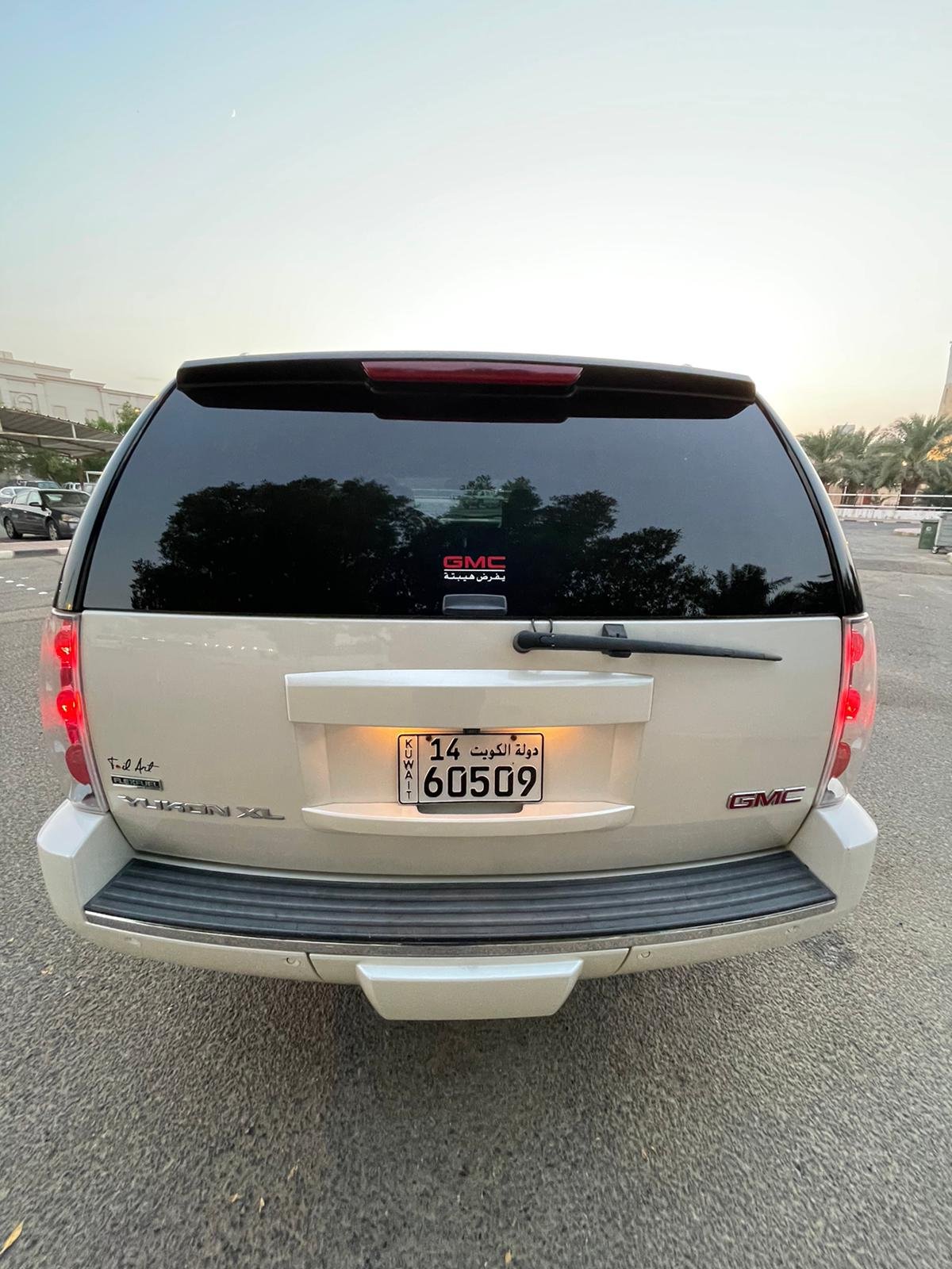 Gmc yukon xl denali 2011 جمس يوكن دينالي اكس ال ٢٠١١2.jpeg