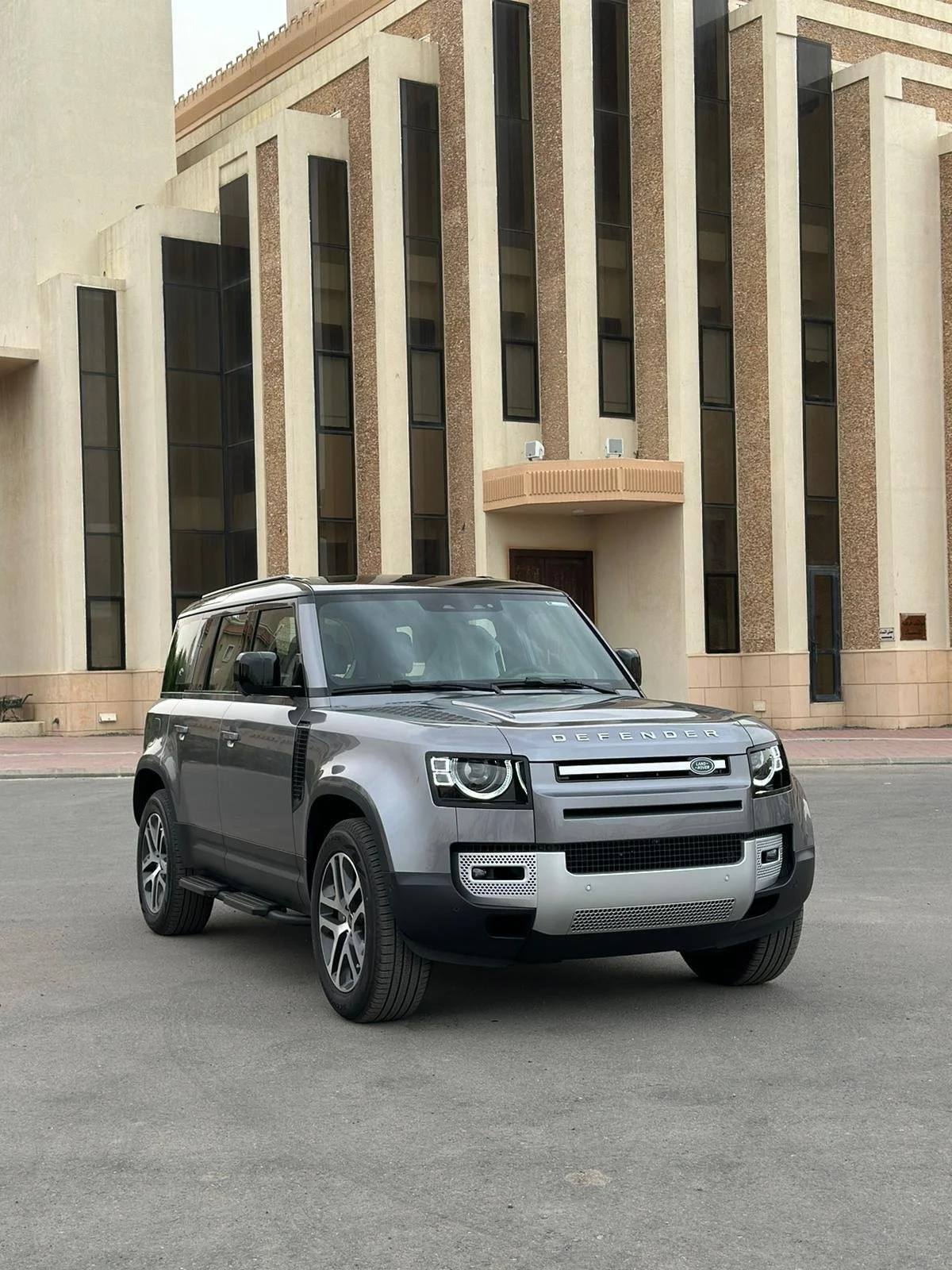 Land rover defender 2023 لاندروفر ديفندر ٢٠٢٣