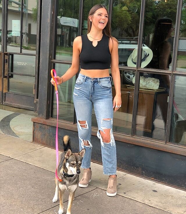 Our top selling crop + fave pair of @pistoladenim distressed jeans is the perfect combo of cute &amp; casual! DM for prices and shipping 😘