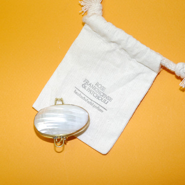 Into the gloss digs our smell!