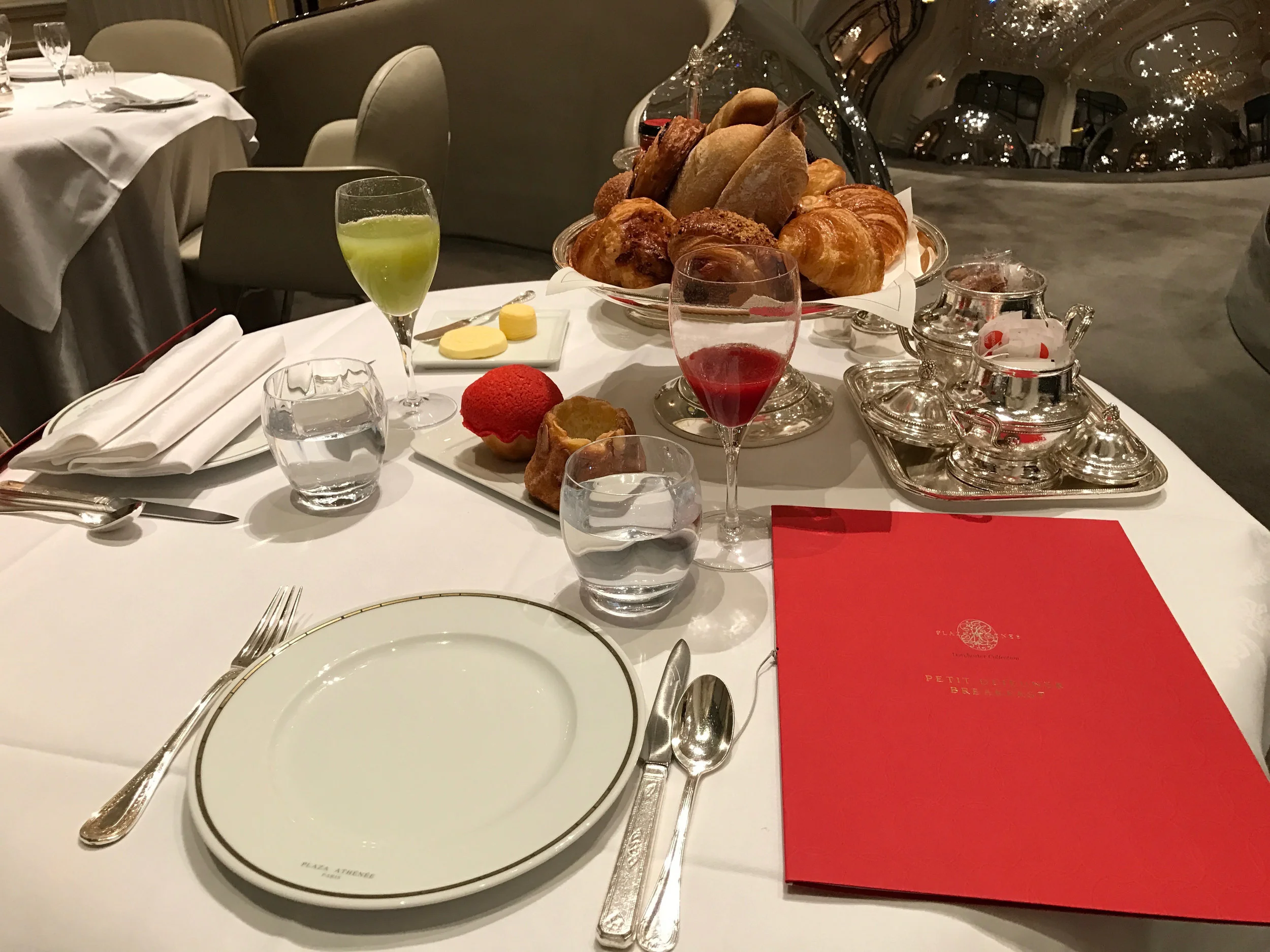 Guests booking Diamond Club enjoy free breakfast