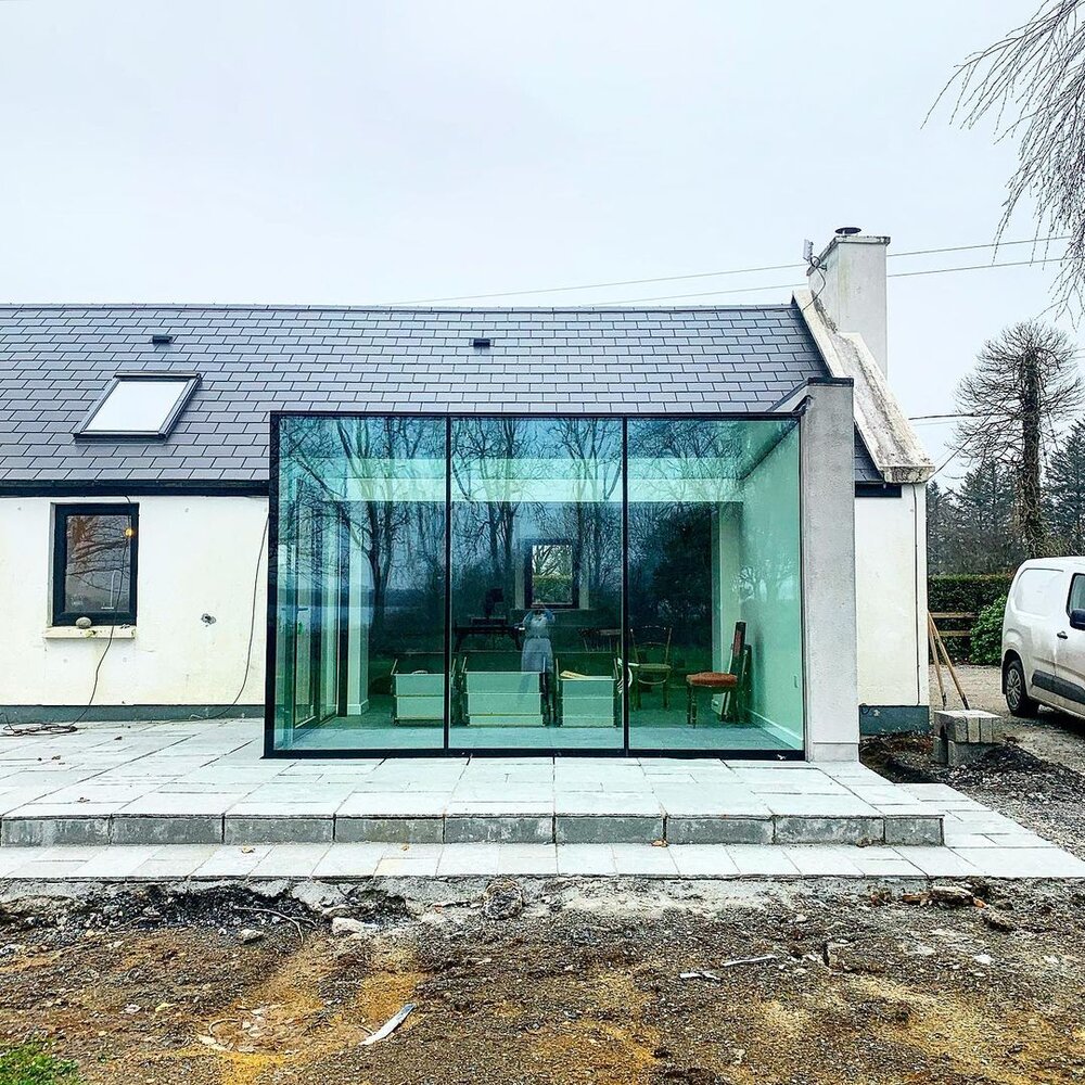 Bright and airy glass home extension with a glass ceiling, glass walls, glass ceiling beams and glass fin columns. This system is called Structural Glass. This house extension design is by @StauntonHe