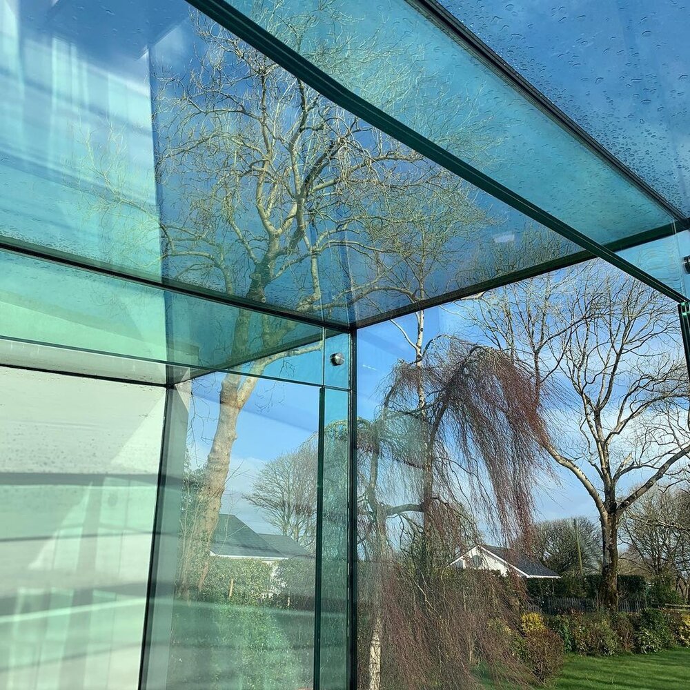 Bright and airy glass home extension with a glass ceiling, glass walls, glass ceiling beams and glass fin columns. This system is called Structural Glass. This house extension design is by @StauntonHe
