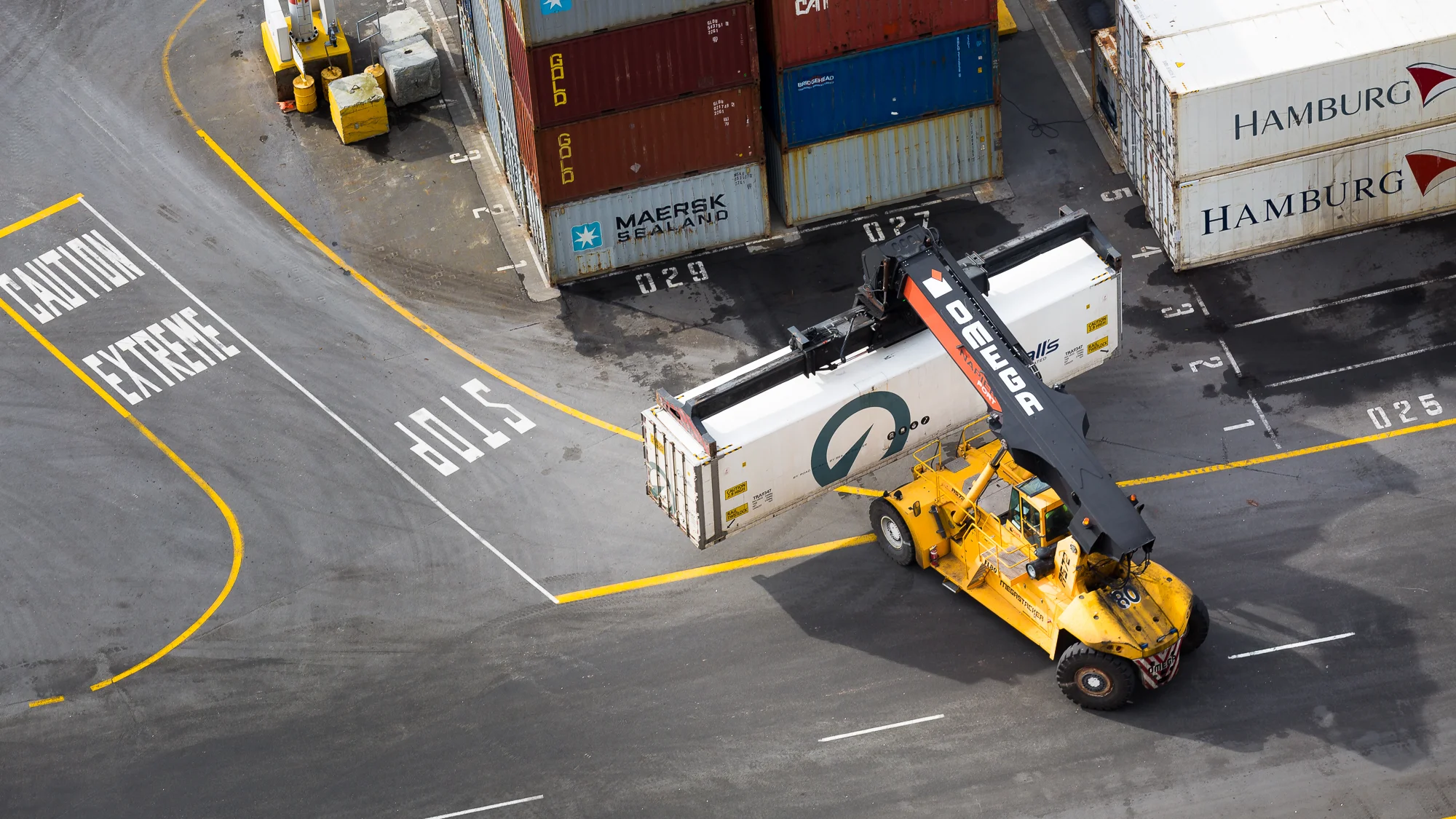 Port of Napier - Moving Shipping Containers