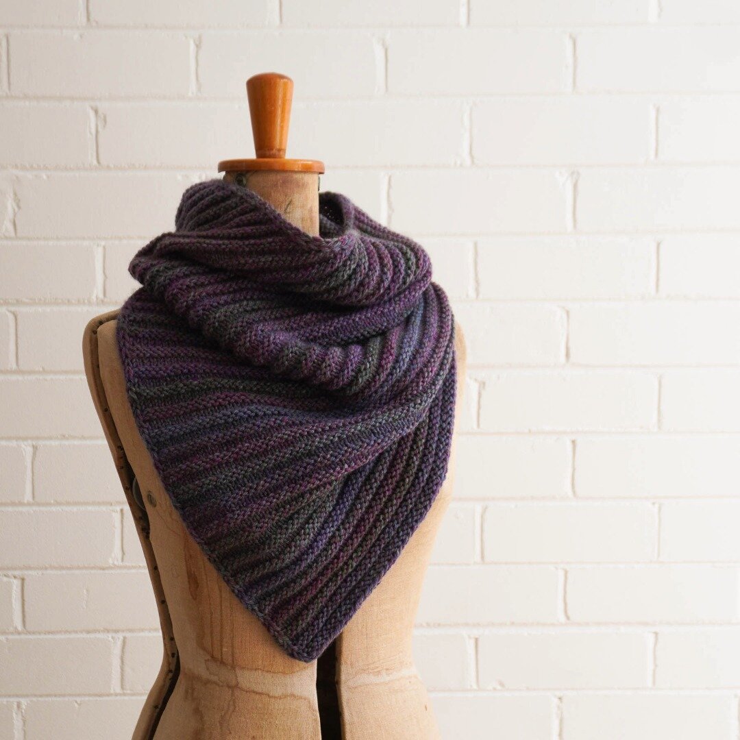 In case you missed it... With the release of @ausyarnco&rsquo;s new Heirloom Merino Magic Medley 8 Ply it was the perfect opportunity to whip up @dreareneeknits's new classic, The Traveler Cowl. 

Designed with colour play in mind, this cowl project 