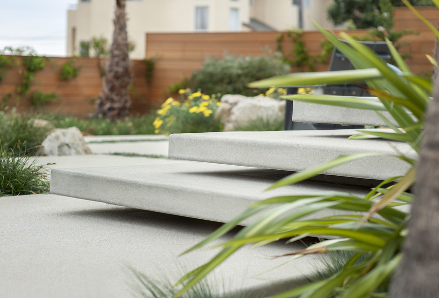 OUR FAVORITE MATERIAL: CONCRETE || If designed and manufactured well, concrete can be a useful aesthetic to complete your garden