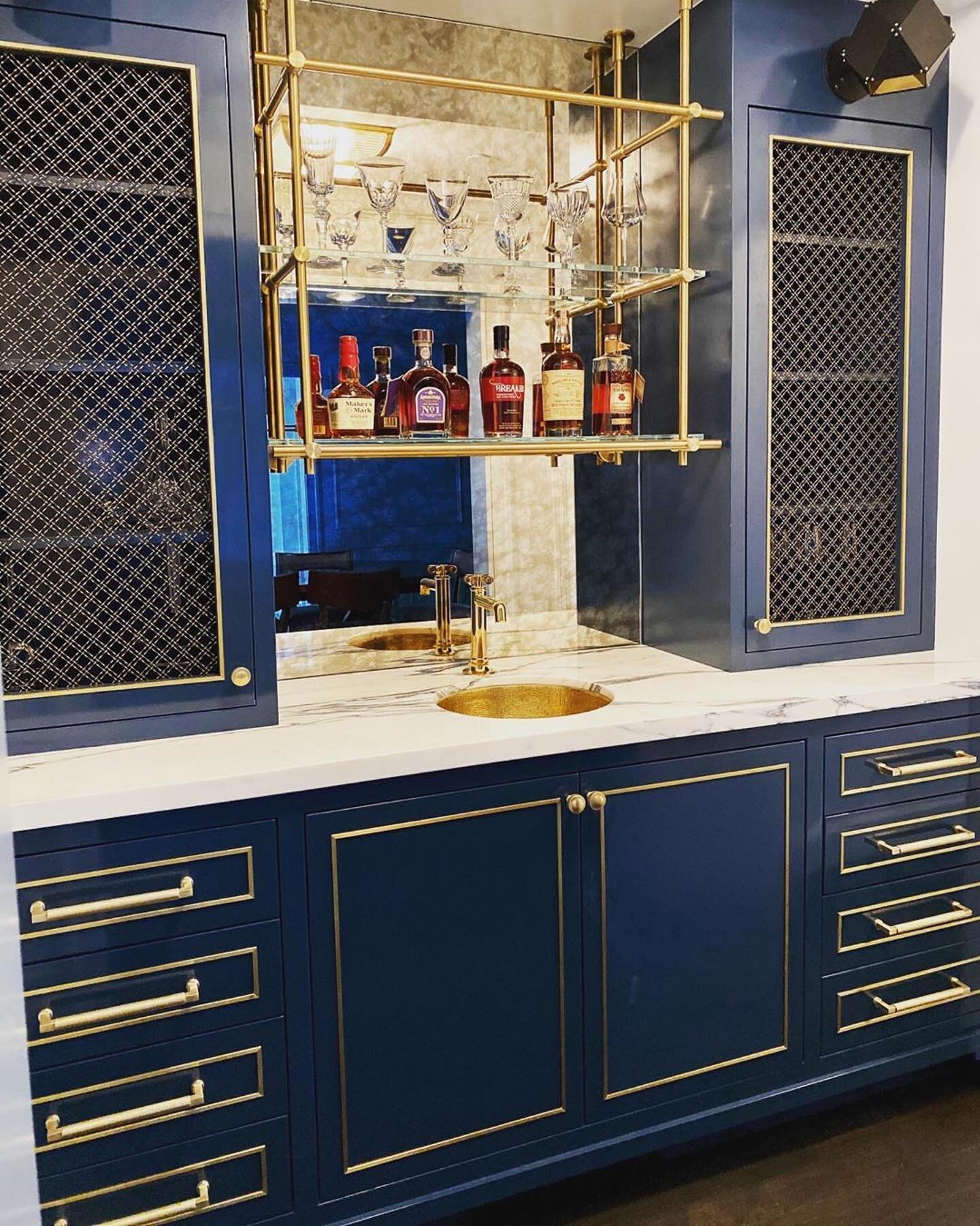 Happy Friday, All! Repost of a recent collab with @tineketriggs. Hope everyone is safe and healthy, and enjoying the beauty of their homes while we continue to stay-in-place. 
#homebar #bluebar #modernbar #quarantinebar #zoombar #socialdistance #desi