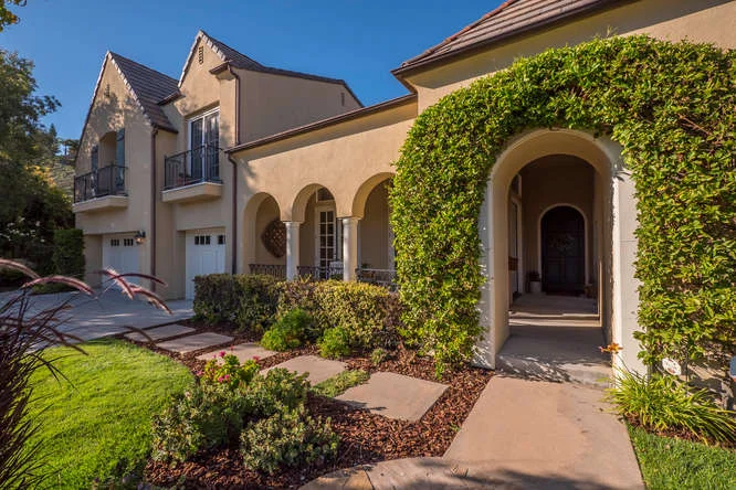 2329 Sunny Point St Thousand-small-002-56-1430391-666x444-72dpi.jpg