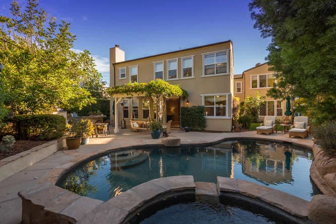 2329 Sunny Point St Thousand-small-048-25-1430380-666x444-72dpi.jpg