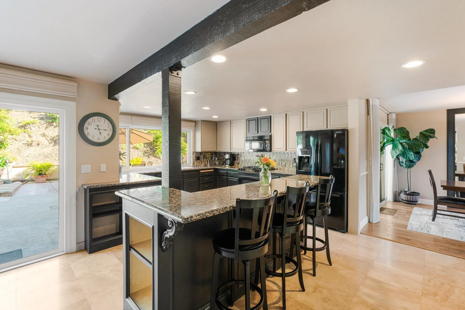 498 Highview St Thousand Oaks-large-018-024-Dionne14-1500x1000-72dpi.jpg