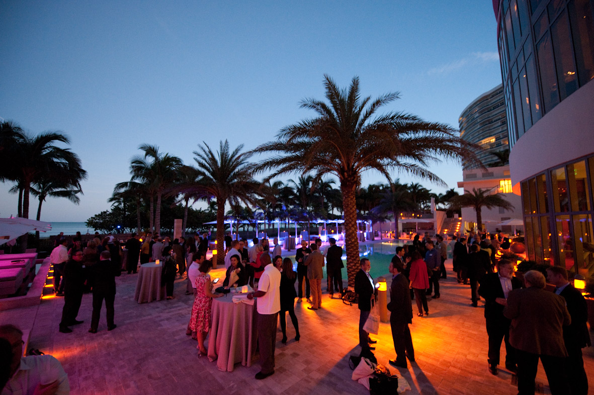 Corporate cocktail receptions facilitate ideal networking environments