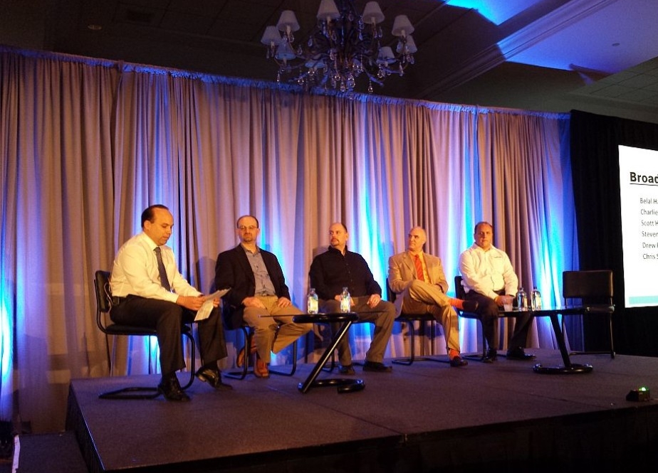 Panel discussions with visually appealing settings hold participants attention longer