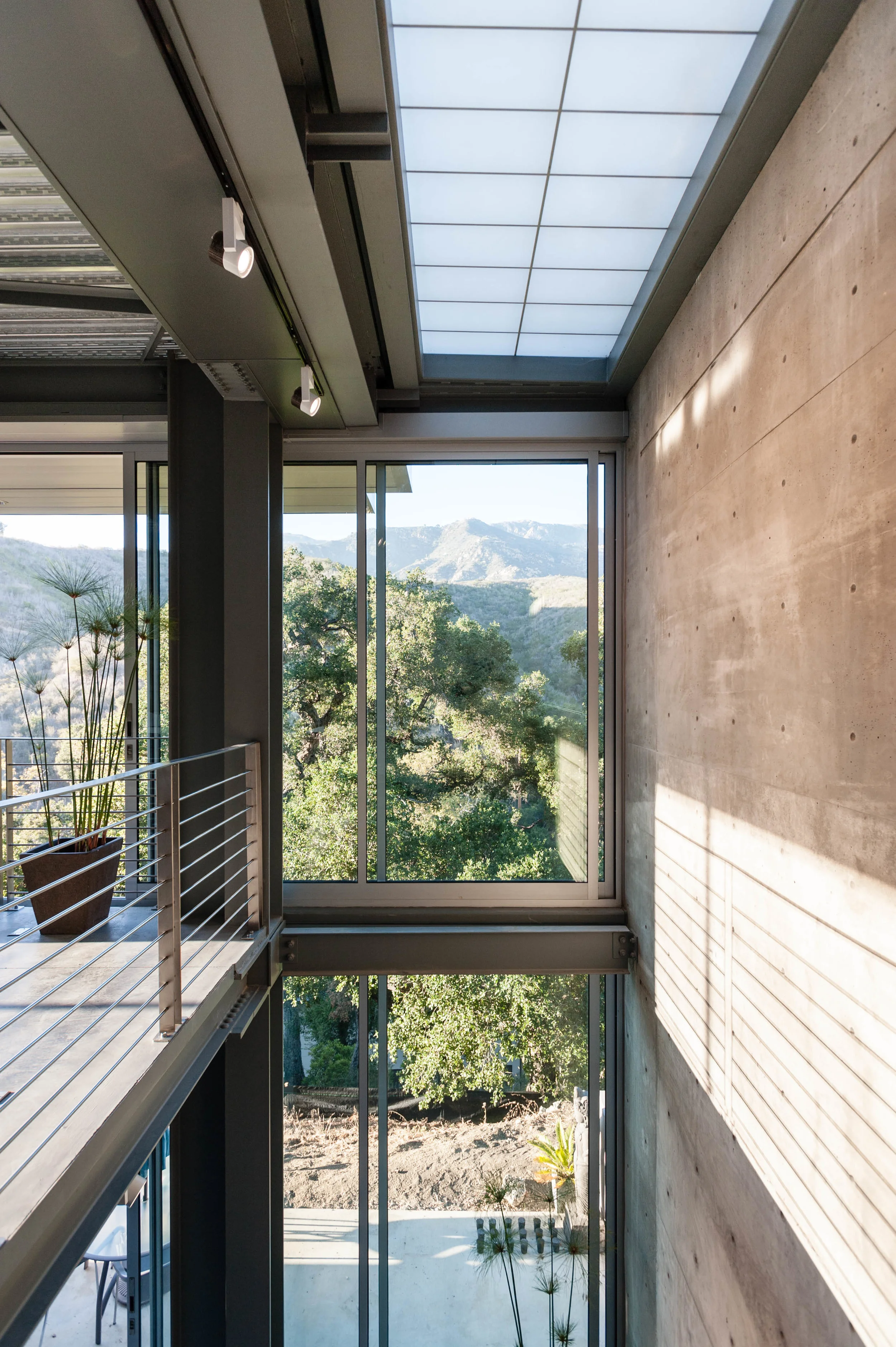 Anthrazit House