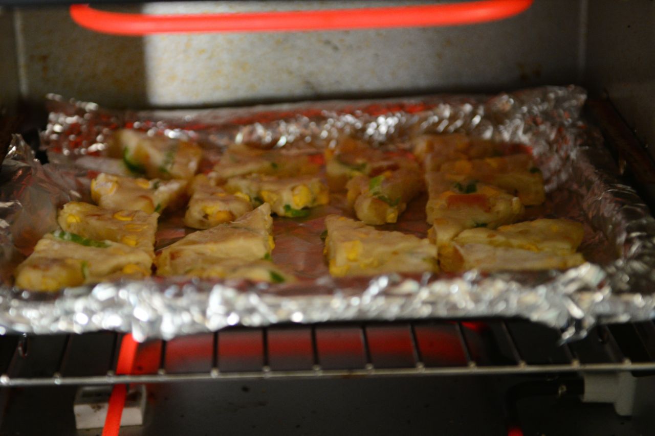 Bake 190 degrees C for 17 min. Look at the cheese oozing and bubbling