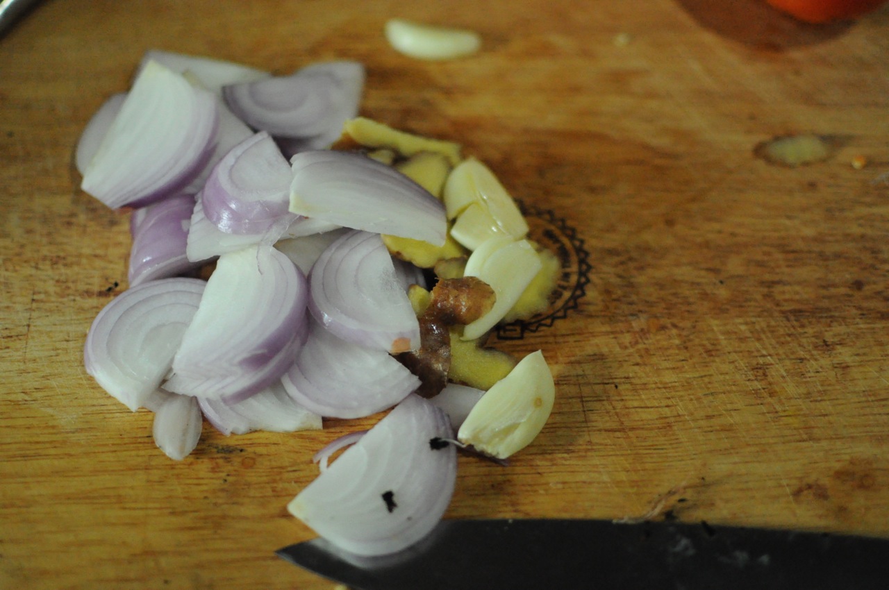 Sliced onions, ginger and garlic 