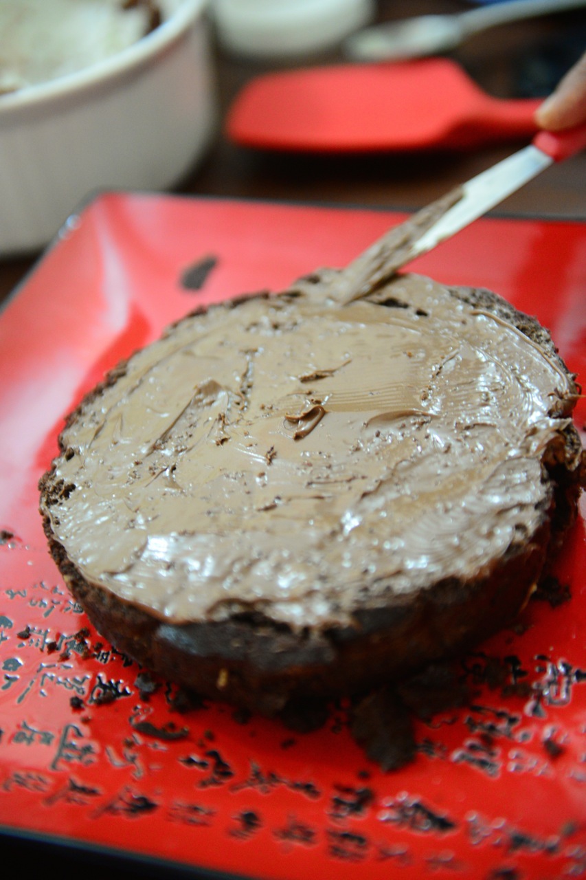 And spread. Here I had the capable hands of my mother spread the nutella because I was going to ruin it for sure. 