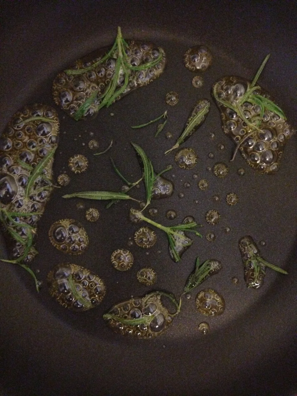 Bubbly honey & rosemary