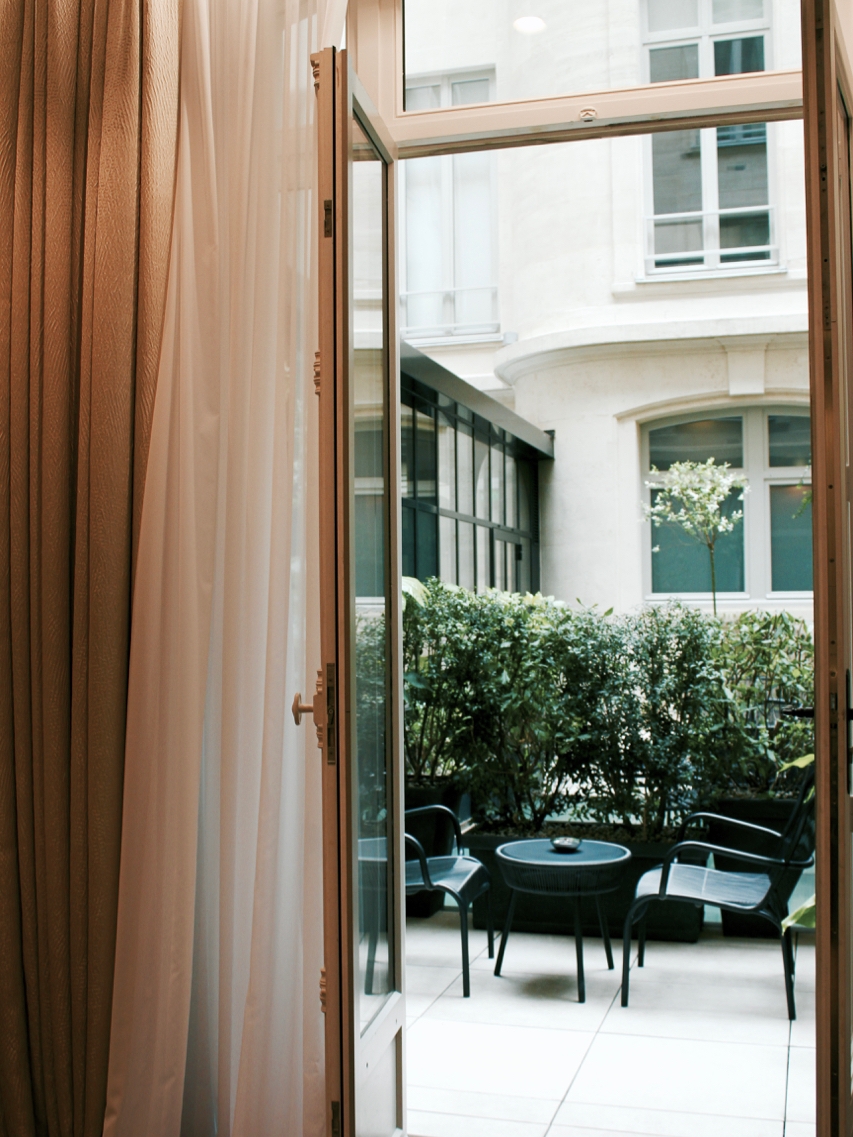 Where to Stay in Paris- Le Narcisse Blanc | Living Minnaly - 18.jpg