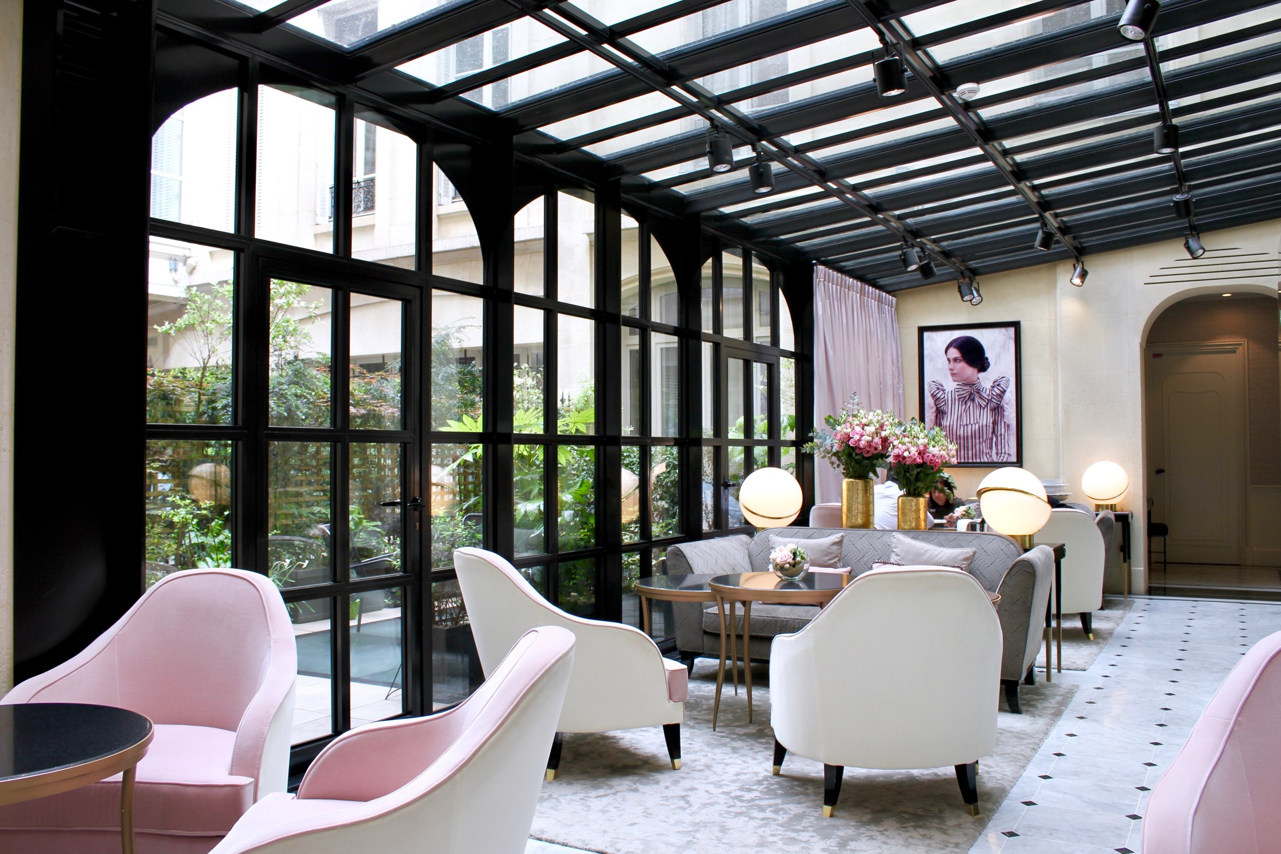 Where to Stay in Paris: Le Narcisse Blanc — living minnaly