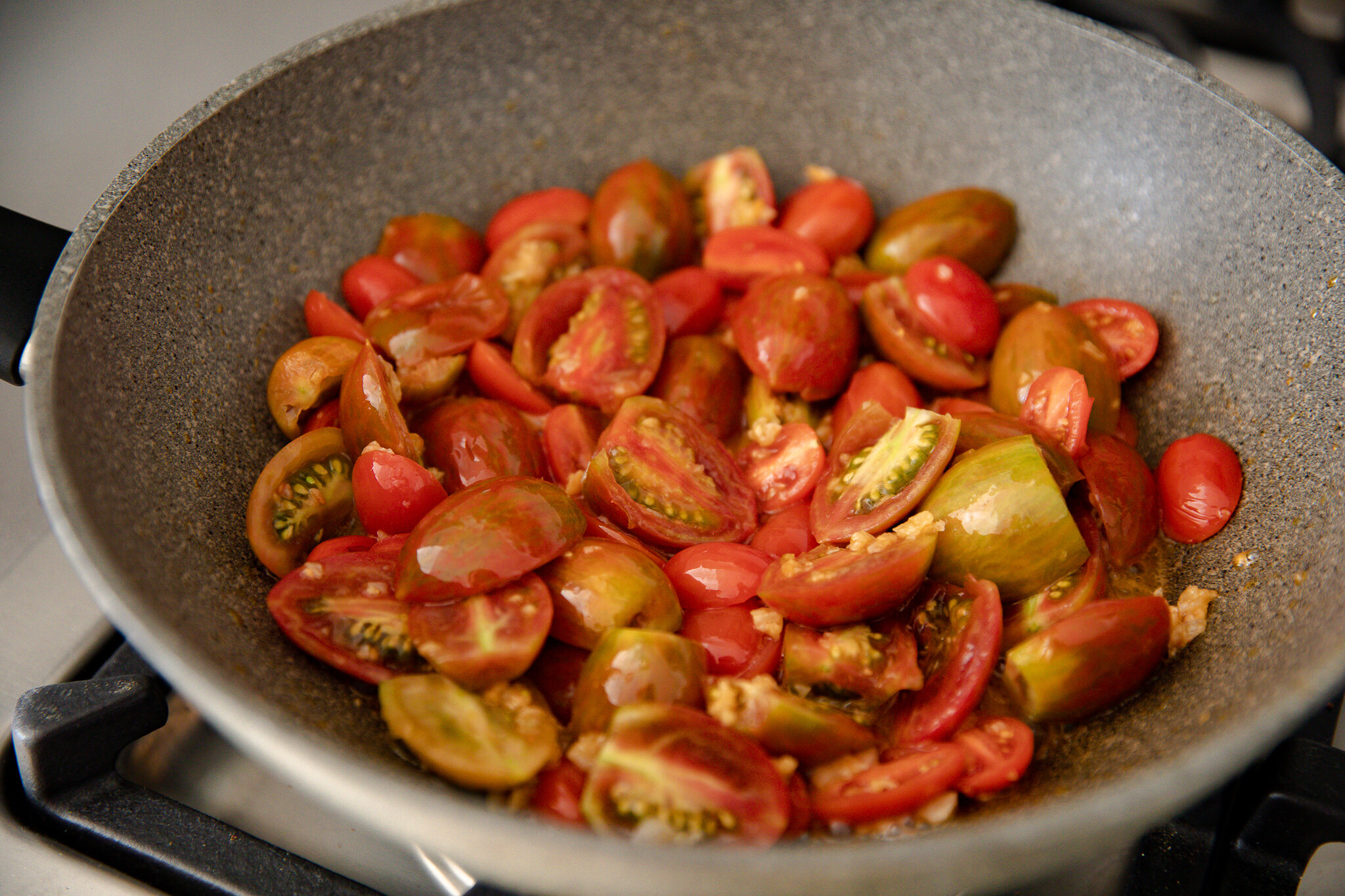 Simple Cherry Tomato and Olive Oil Pasta (GF + Vegan) | Living Minnaly_9.jpg