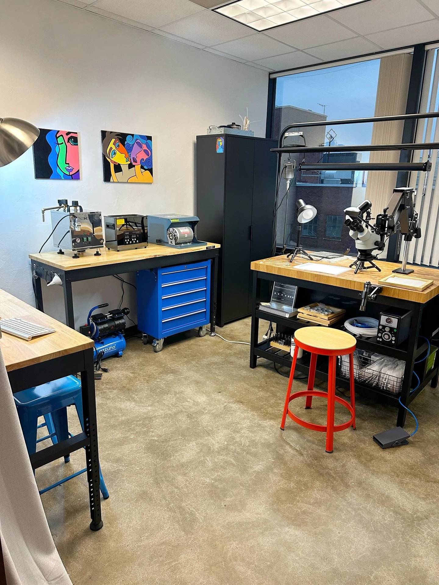 I’m beyond excited to share some big news — Circlesmith Studio has a new home!
You can now find me at Artifex Haus, a creative hub in downtown Sioux City, Iowa (600 4th Street, Suite 1000). It’s a space filled with energy, inspirat