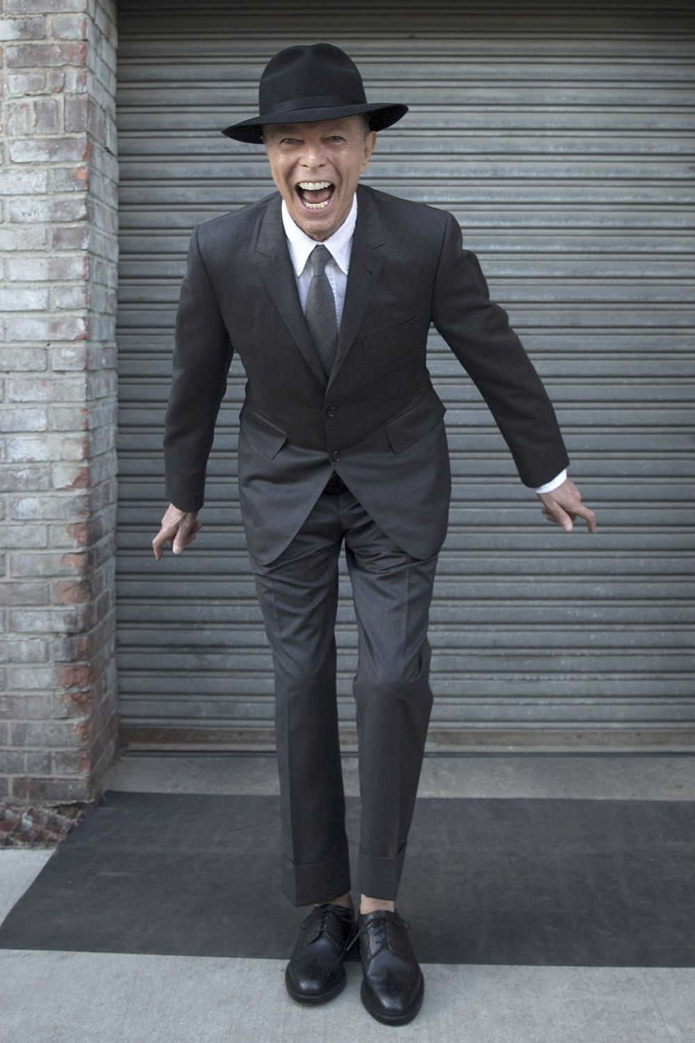 David-Bowie-suit-2016.jpg