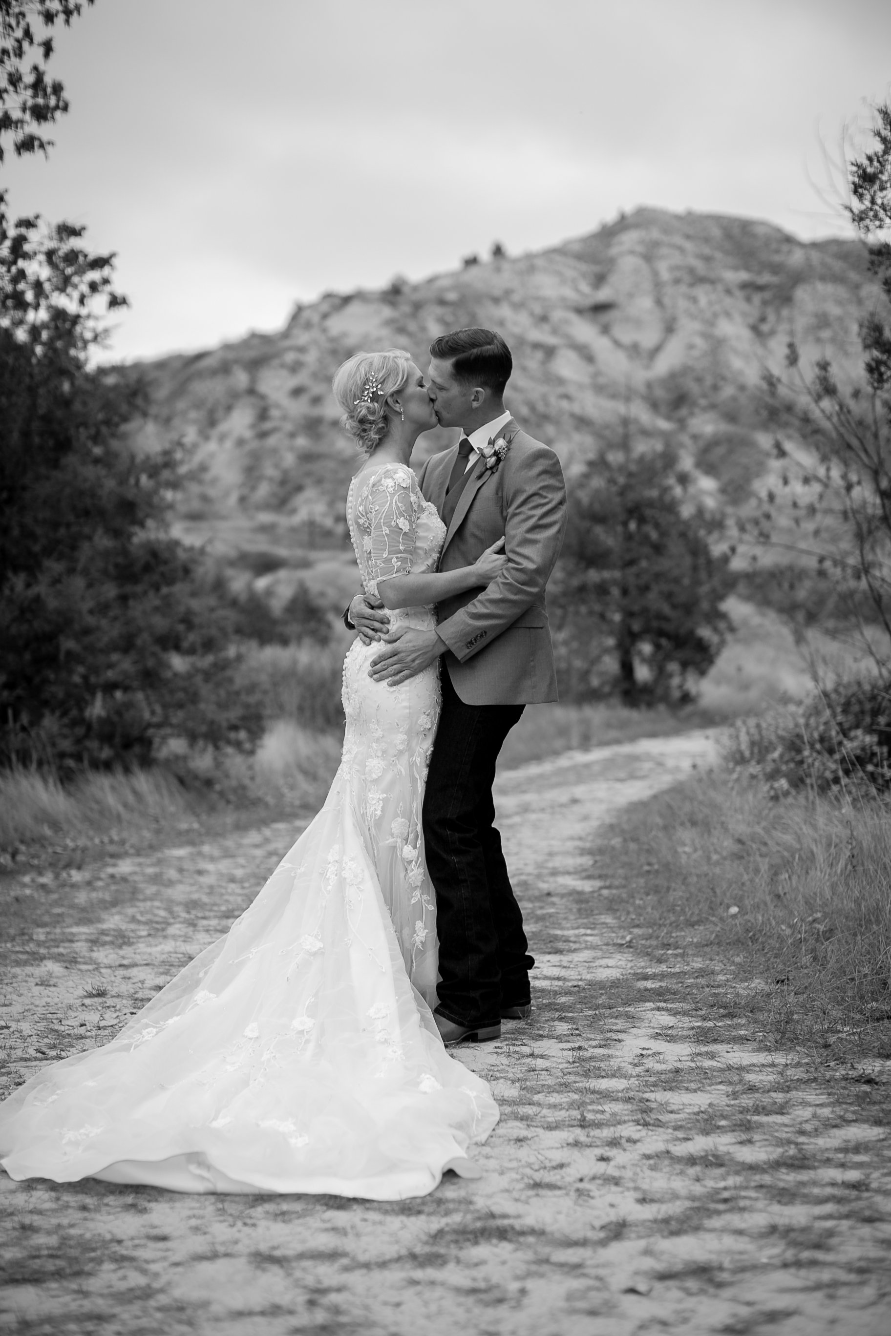 Black and white kiss Medora 