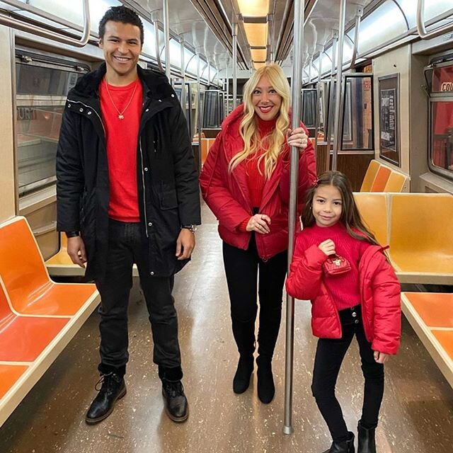 💛🧡❤️
When your BFF posts a pic of her matching #family that matches the B,D,F train that matches your sweater that matches your dinner
👉🏽see my previous post if you&rsquo;re a fellow #color freak like me 🤓
.
Also, that cutie blonde in the middle